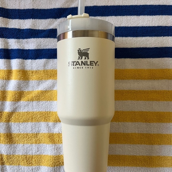 Cream Stanley cup - Picture 2 of 2